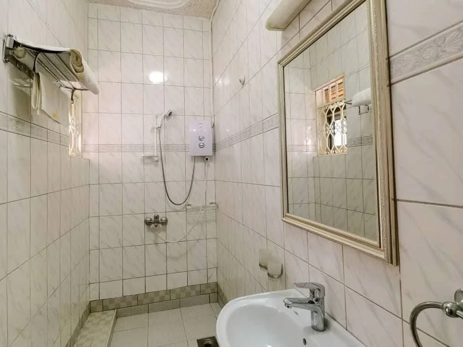 Hot Deal hotel for sale in Munyonyo - View 4